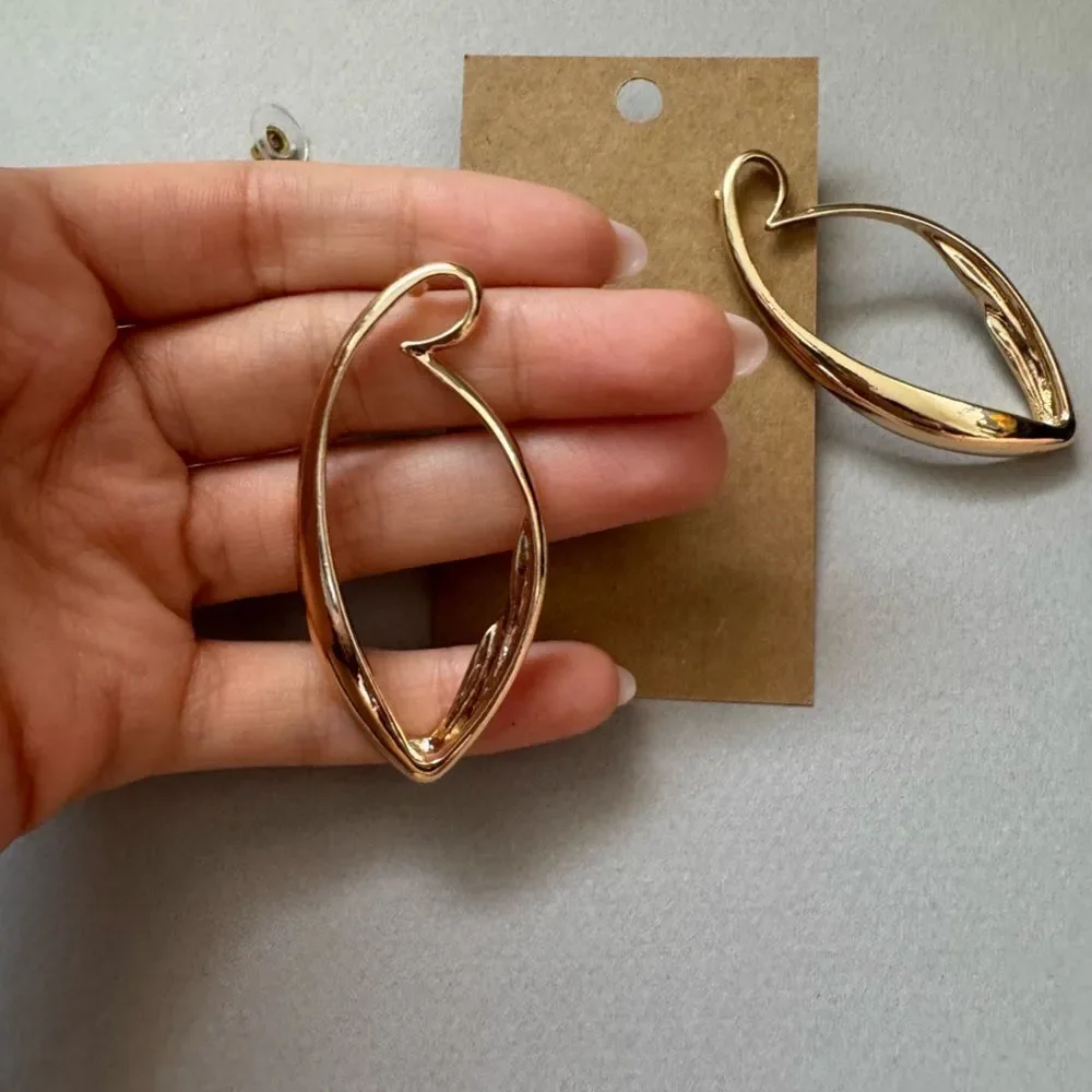 Gold statement Earrings N1114